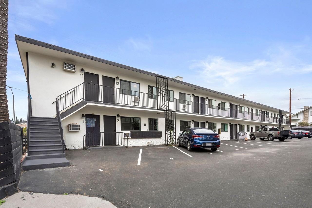 Echo Lake Apartments - Photo 5 of 49