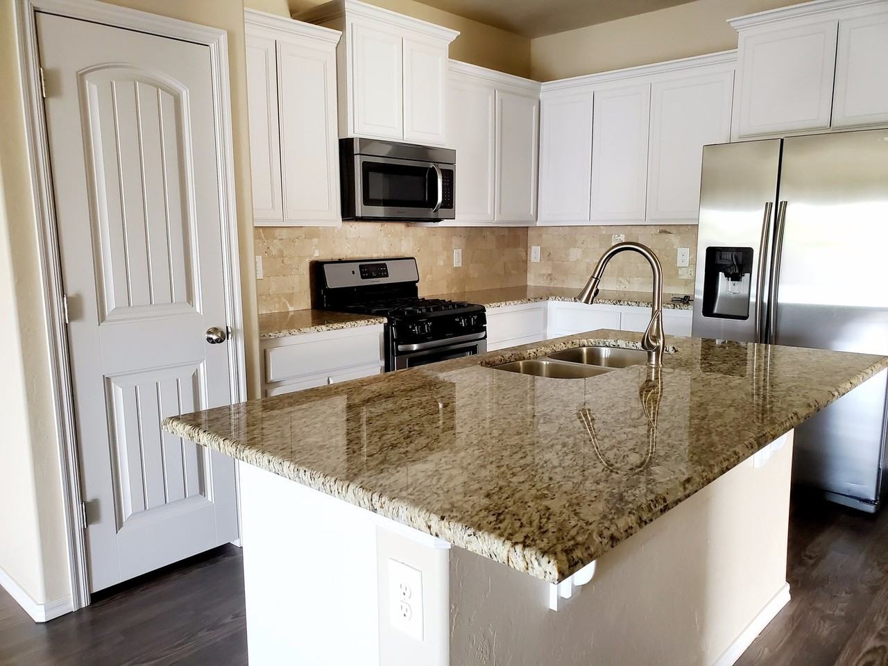 11211 Nw 114th St - Photo 2 of 11