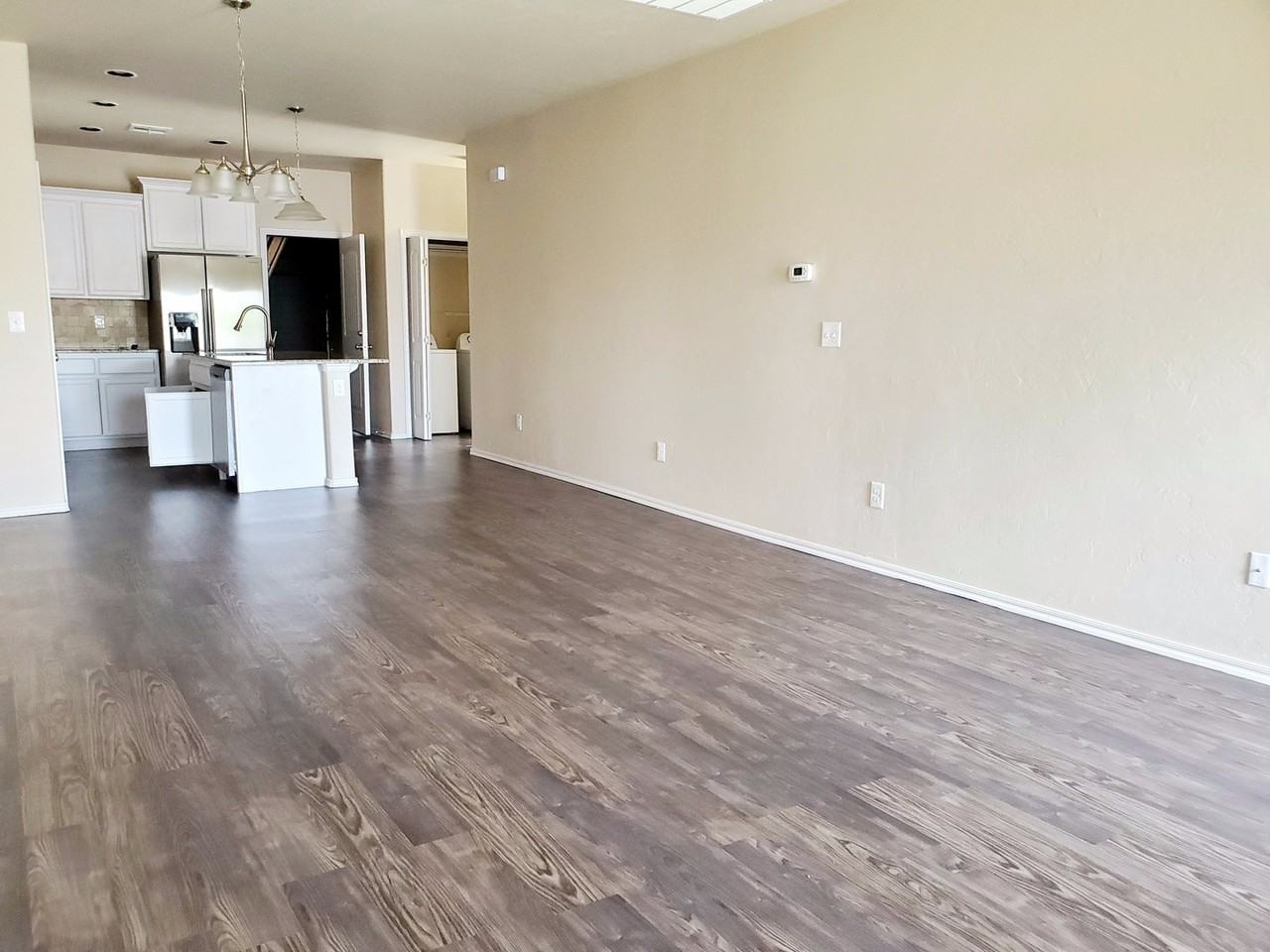 11211 Nw 114th St - Photo 3 of 11