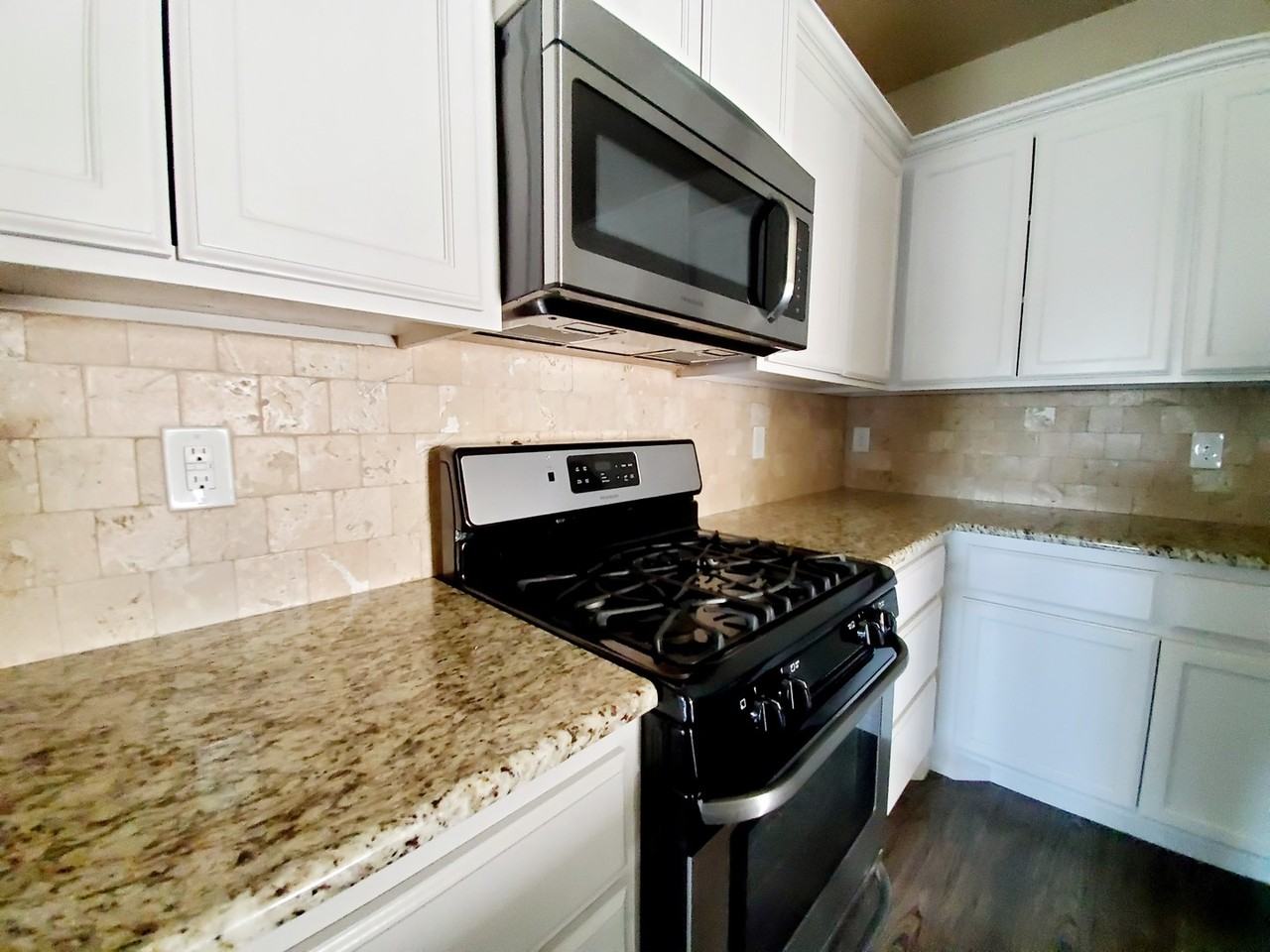 11211 Nw 114th St - Photo 4 of 11