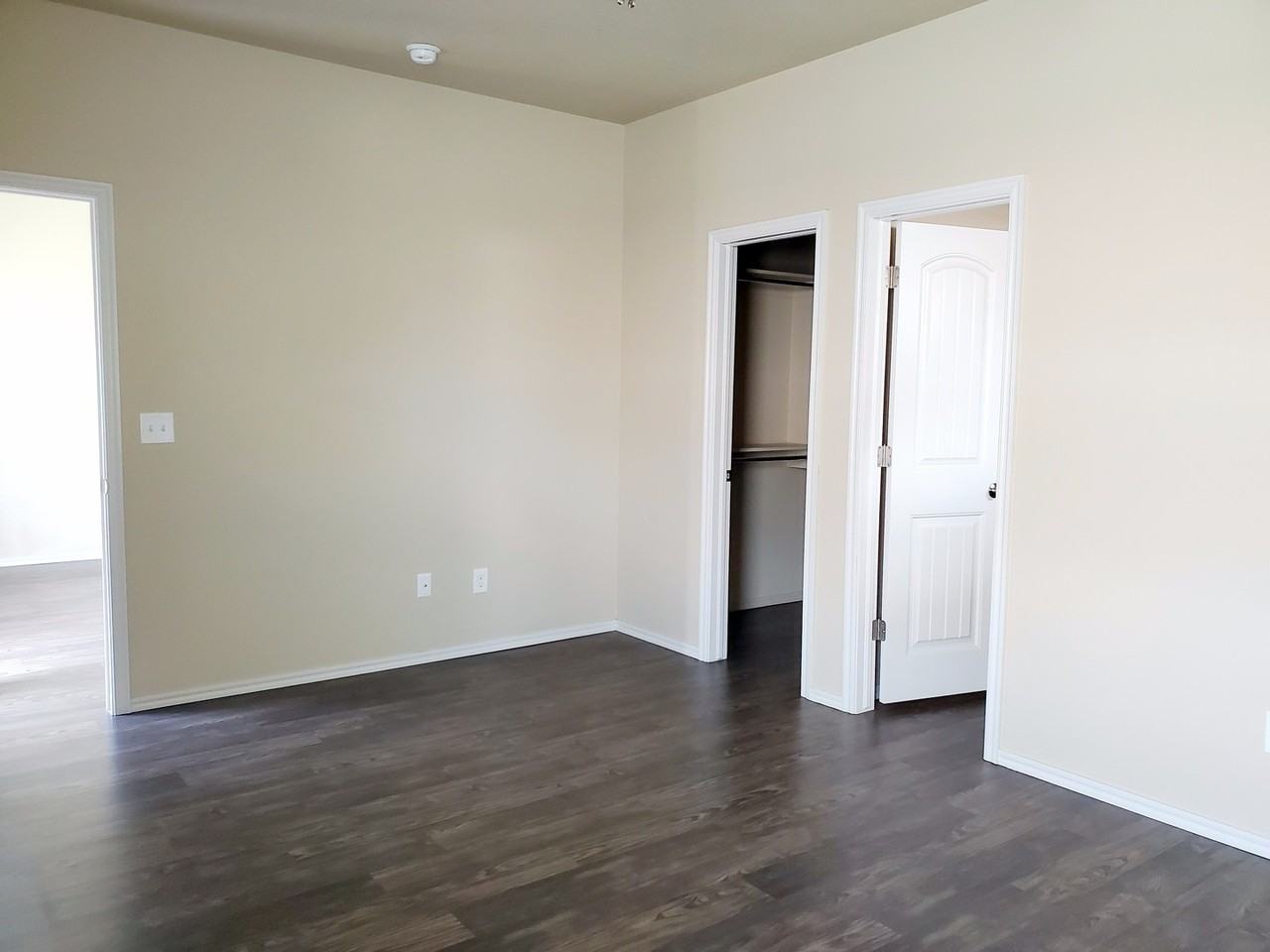 11211 Nw 114th St - Photo 5 of 11