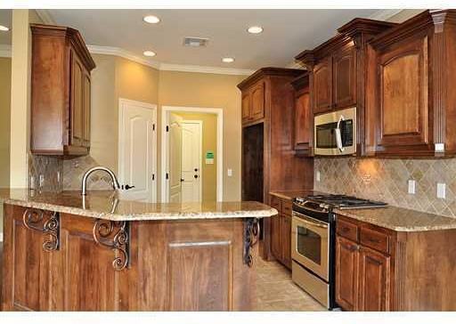 607 Manassas Cir - Photo 2 of 10