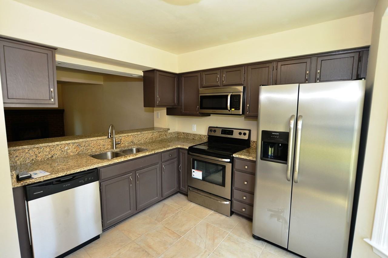 451 Wayman Ln - Photo 5 of 18