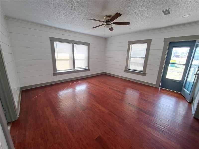 208 S Andrews Dr - Photo 4 of 18