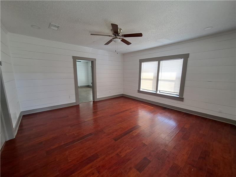 208 S Andrews Dr - Photo 5 of 18