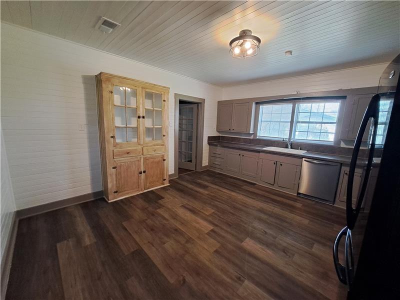 208 S Andrews Dr - Photo 7 of 18