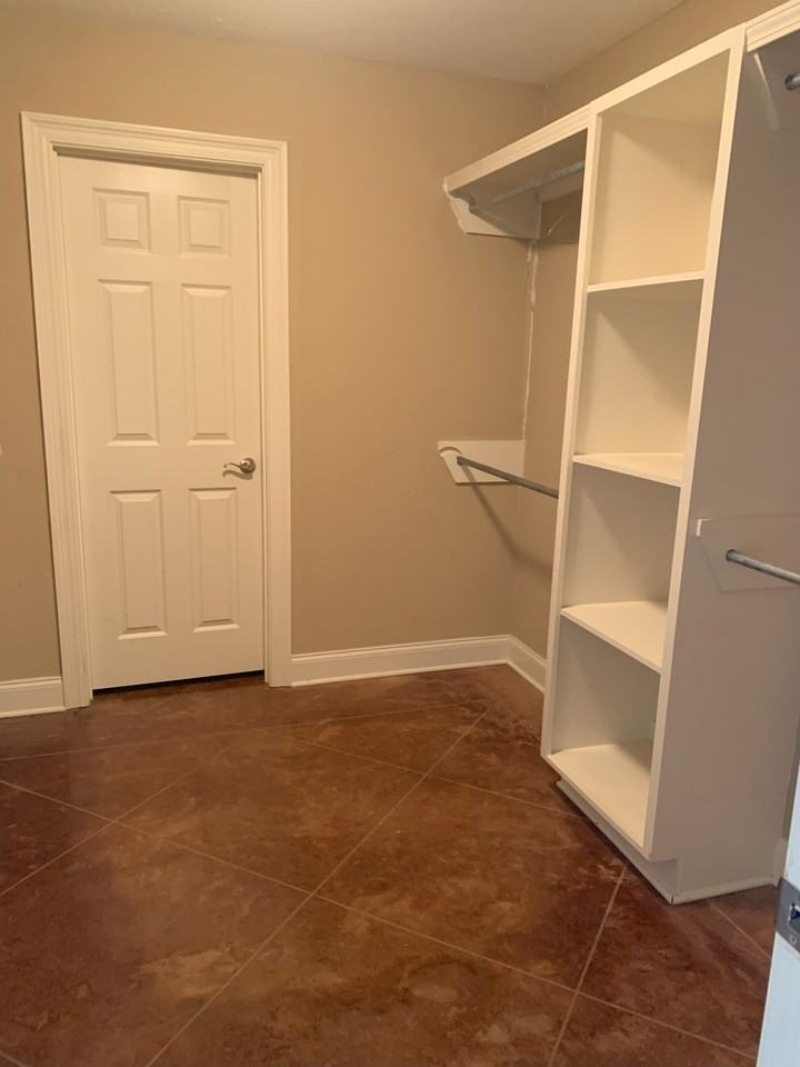 139 Harvey Cir - Photo 3 of 11