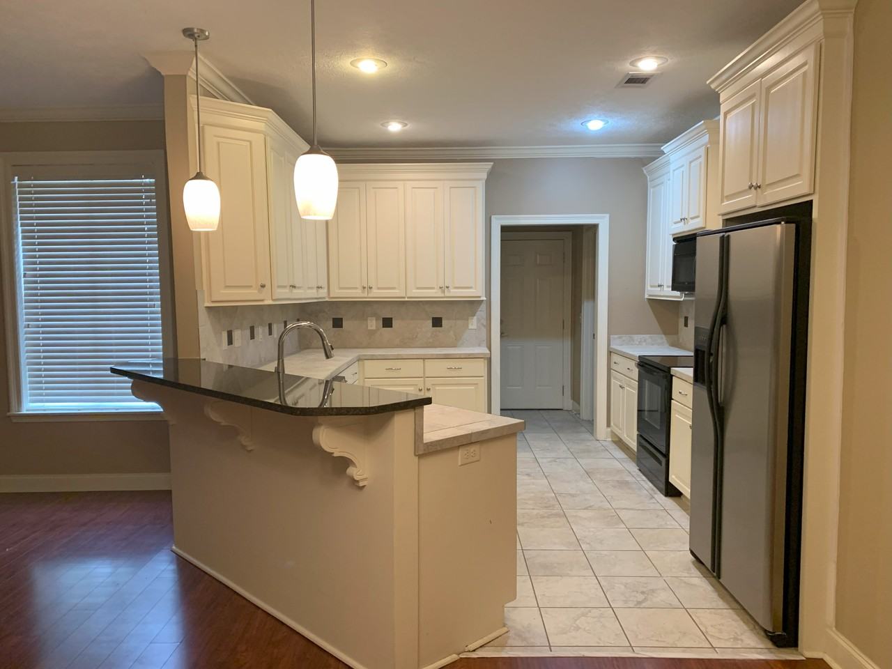 139 Harvey Cir - Photo 6 of 11