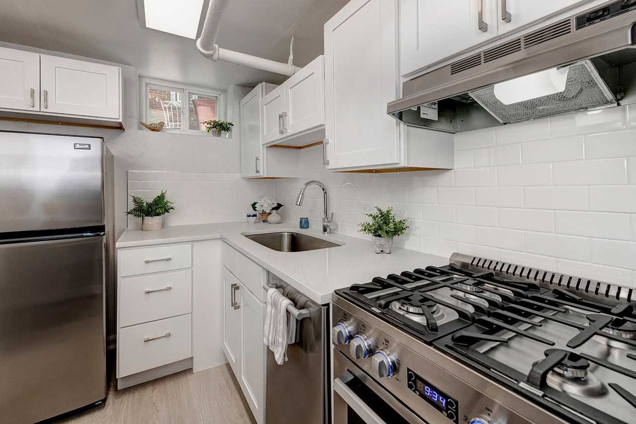 1120 S Logan St #14 - Photo 3 of 32