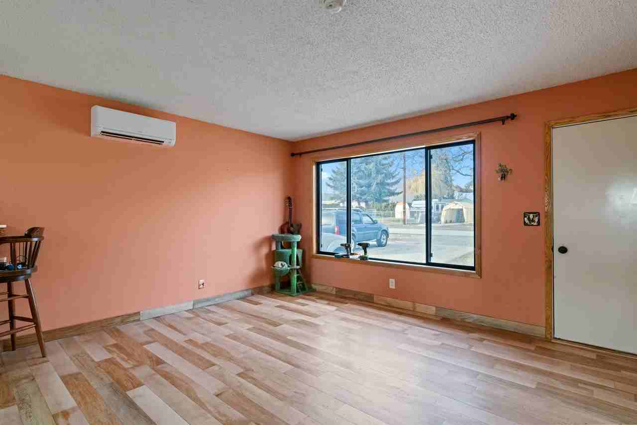 104 W 1st St - Photo 3 of 29