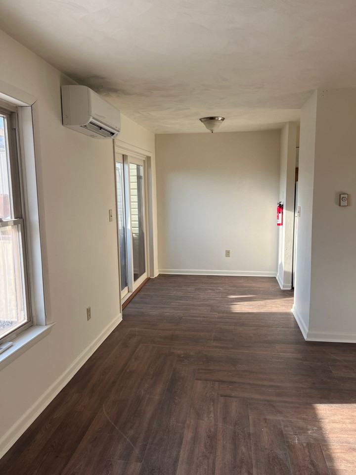 922 W Aaron Dr Apt B - Photo 2 of 10