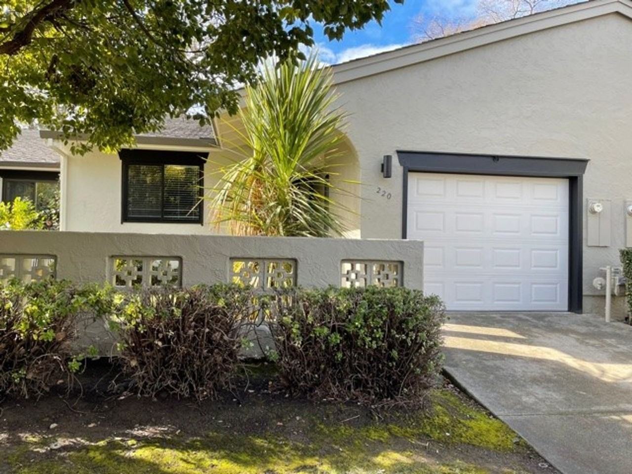 220 Vista Ct - Photo 2 of 15