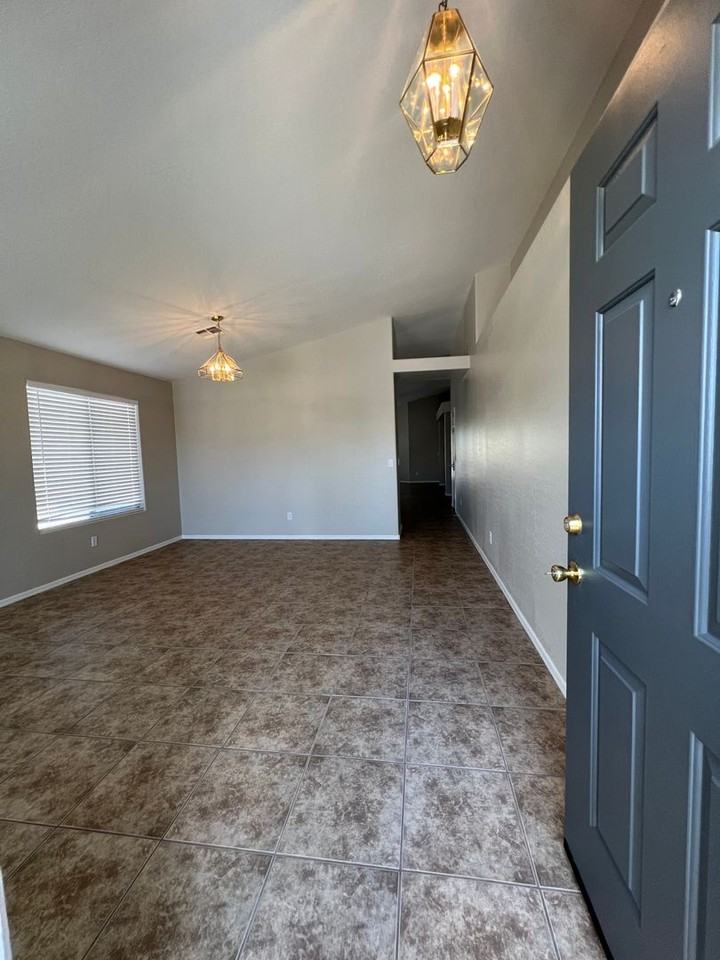 33889 N Barbara Dr - Photo 3 of 29