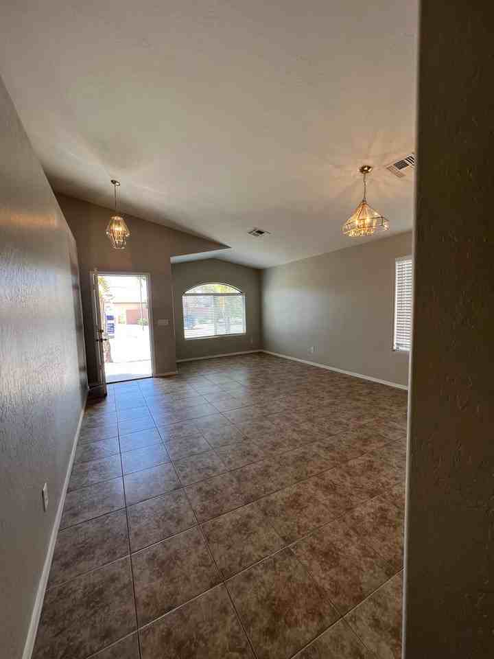 33889 N Barbara Dr - Photo 4 of 29