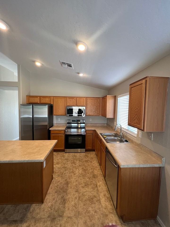 33889 N Barbara Dr - Photo 7 of 29