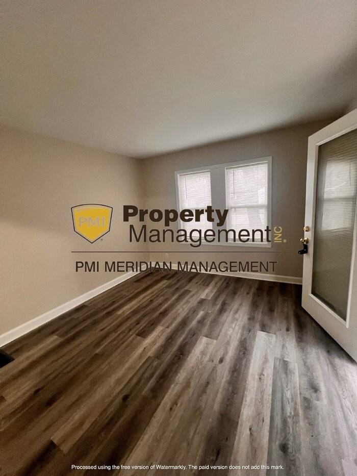 3516 W 10th St - Photo 3 of 6