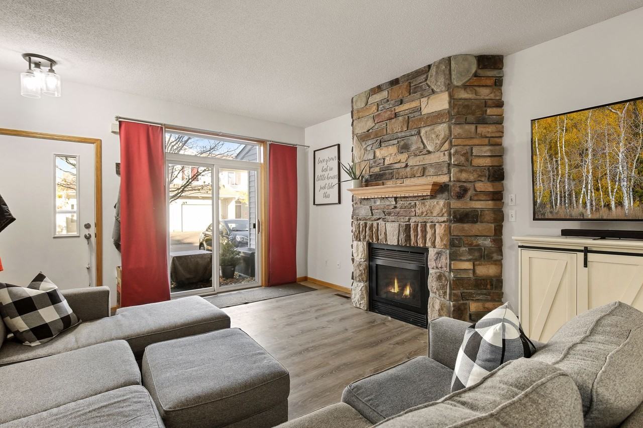 647 Roundhouse St #647ROUND - Photo 3 of 22