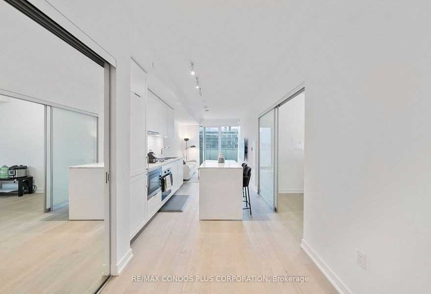 15 Queens Quay E #703