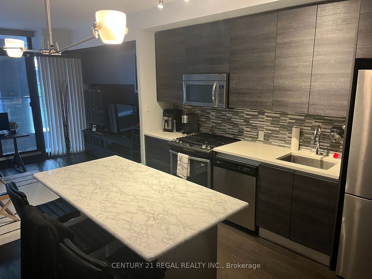 111 Bathurst St #418