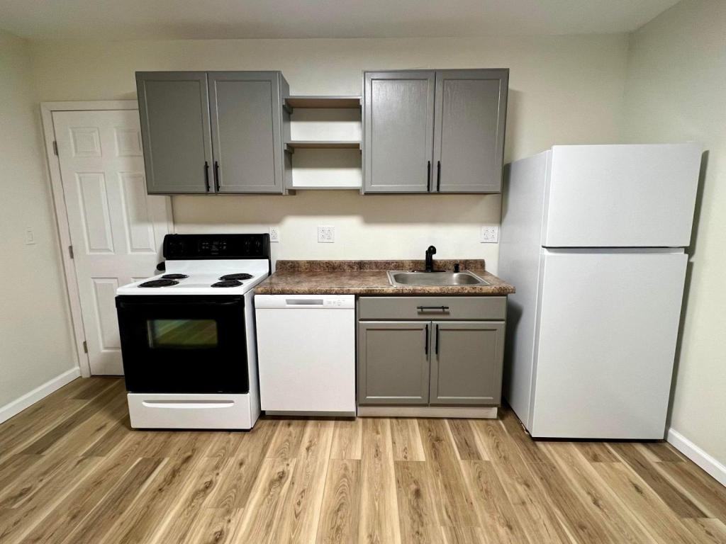 19 Grove St - Photo 2 of 12