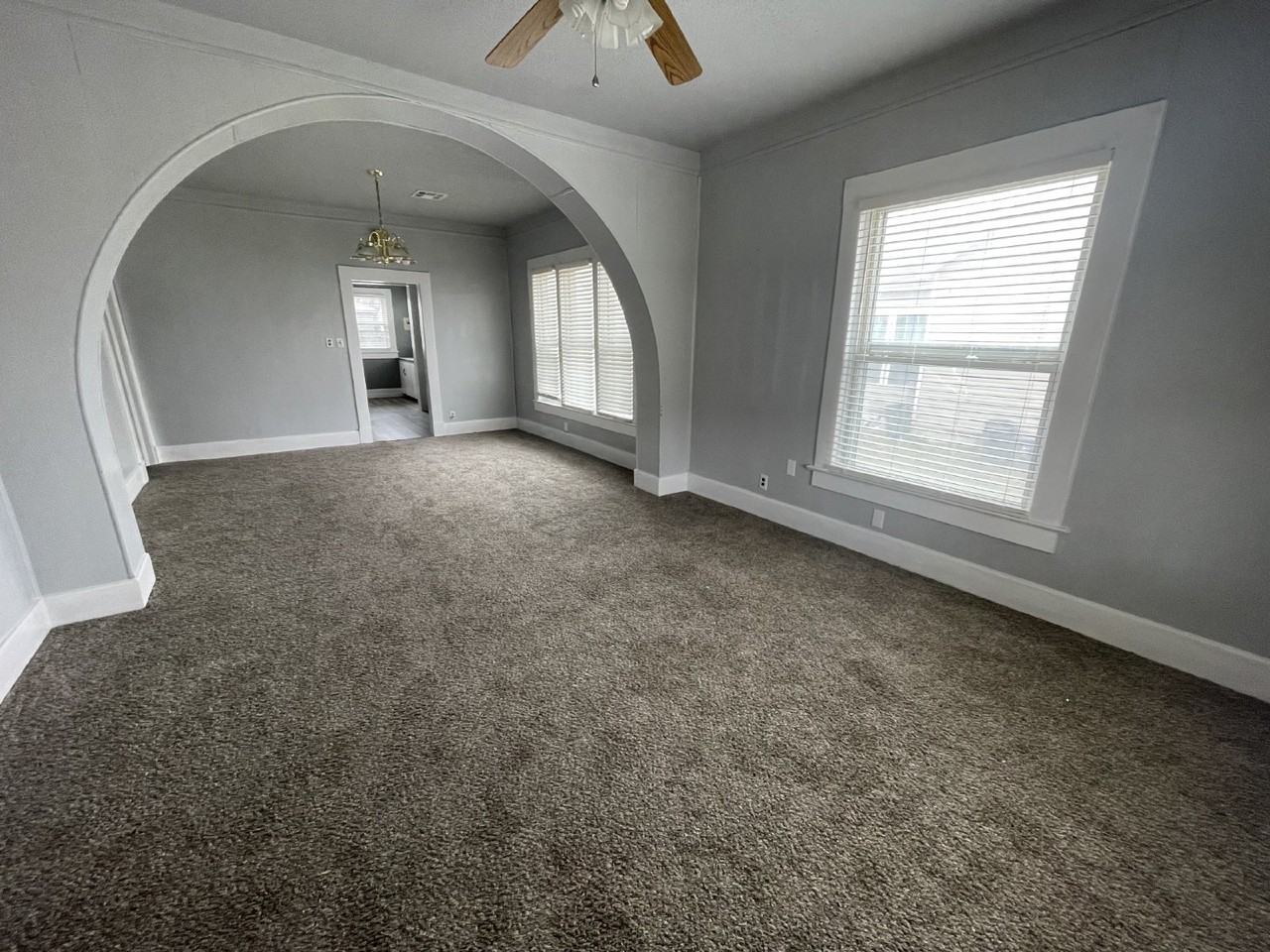 709 S Hadden Ave - Photo 2 of 9