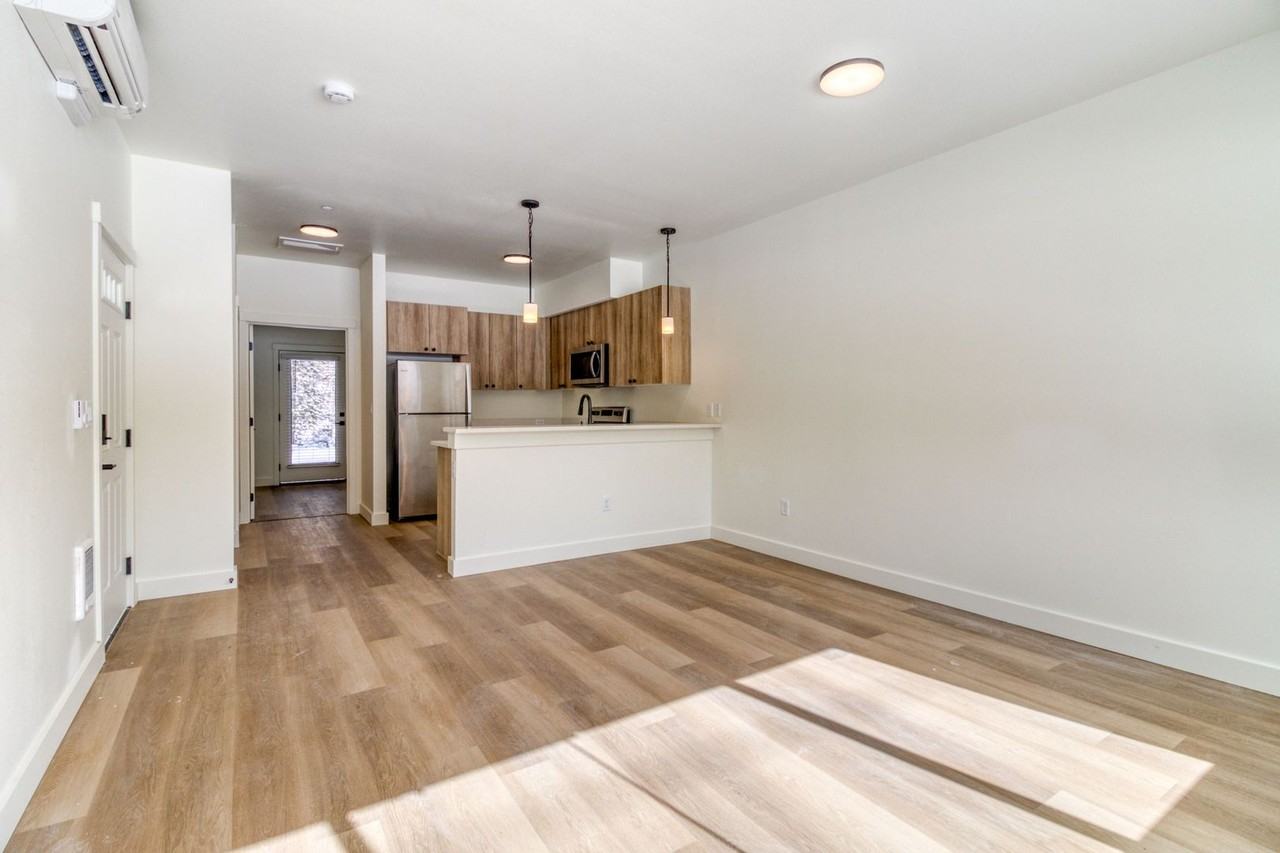 Luxury Apartment in La Pine! - Photo 3 of 27