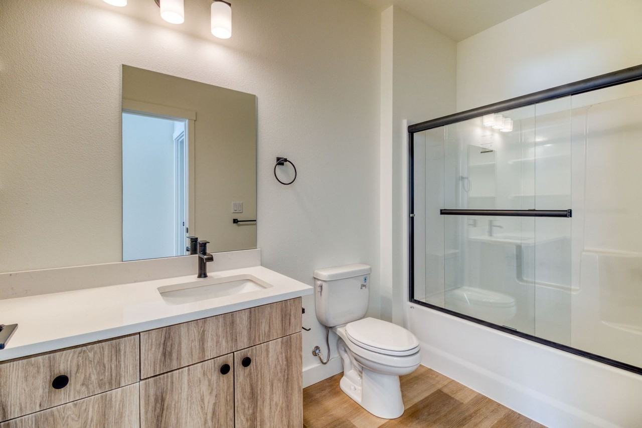 Luxury Apartment in La Pine! - Photo 7 of 27