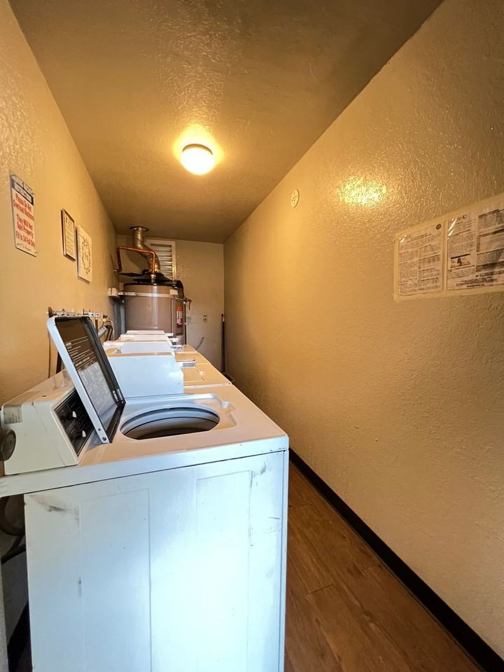 8485 Valley Circle Blvd - Photo 4 of 5