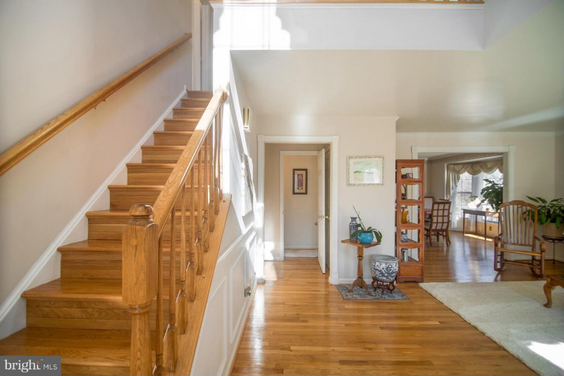 11 Sarrington Ct - Photo 3 of 21