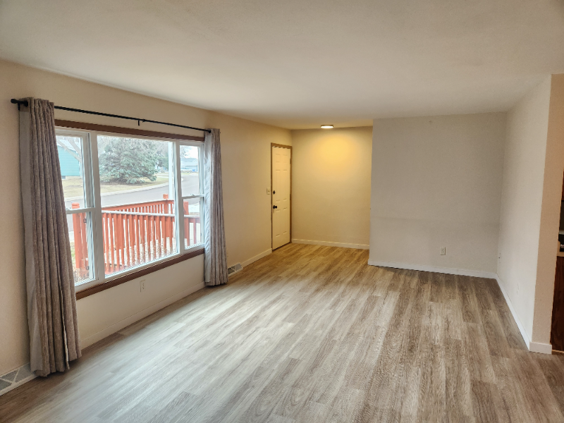 2105 E Sylvan Cir - Photo 2 of 20