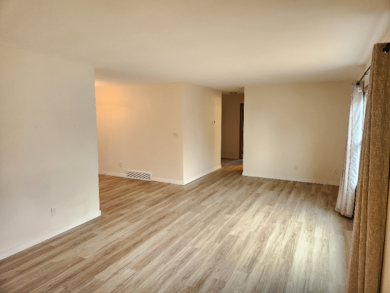 2105 E Sylvan Cir - Photo 3 of 20