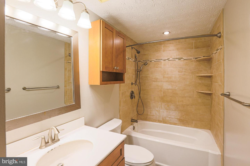 20 Burbage Ct - Photo 2 of 32