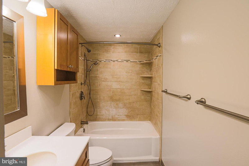 20 Burbage Ct - Photo 3 of 32