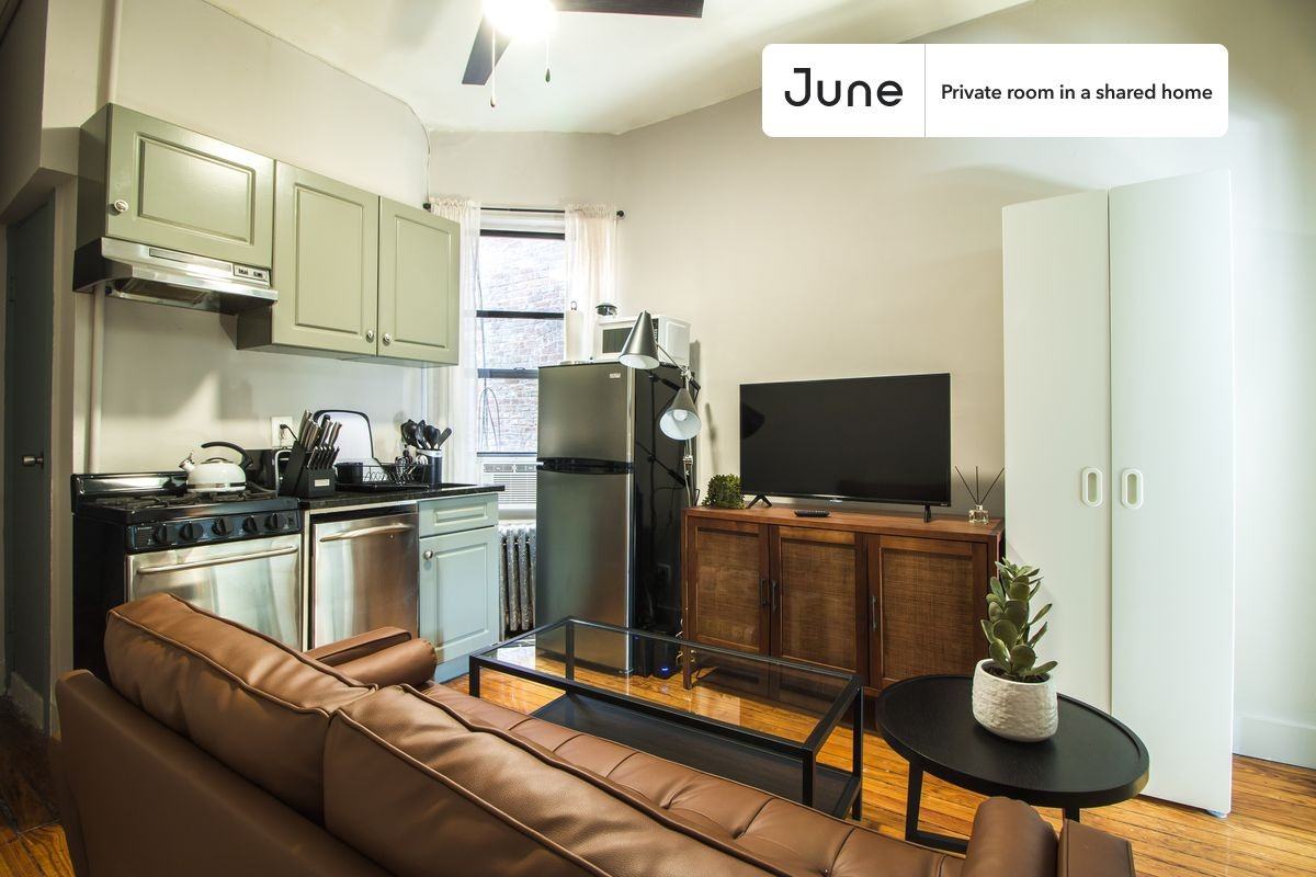 355 E 4th St #B - Photo 5 of 14