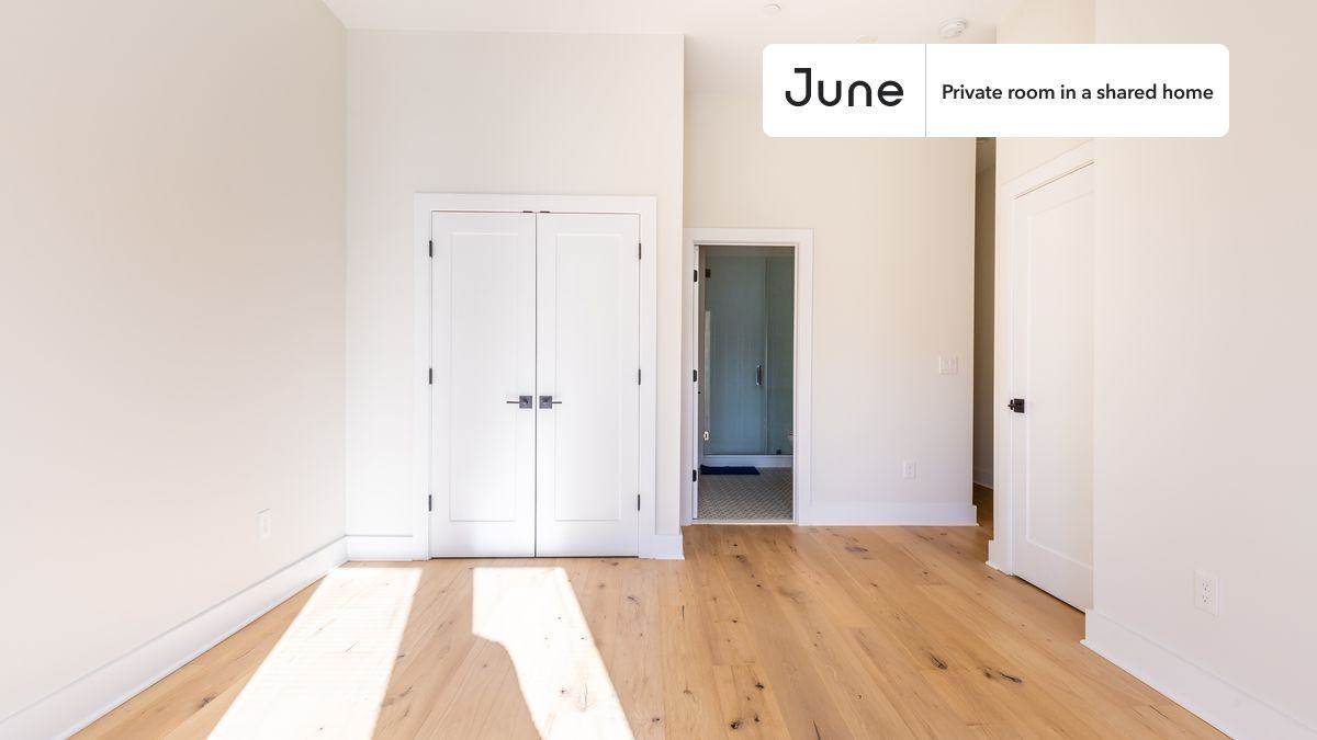 1340 Harvard Street Northwest #B - Photo 5 of 27