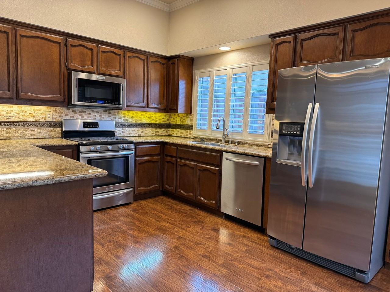 1068 Caragh St - Photo 6 of 20