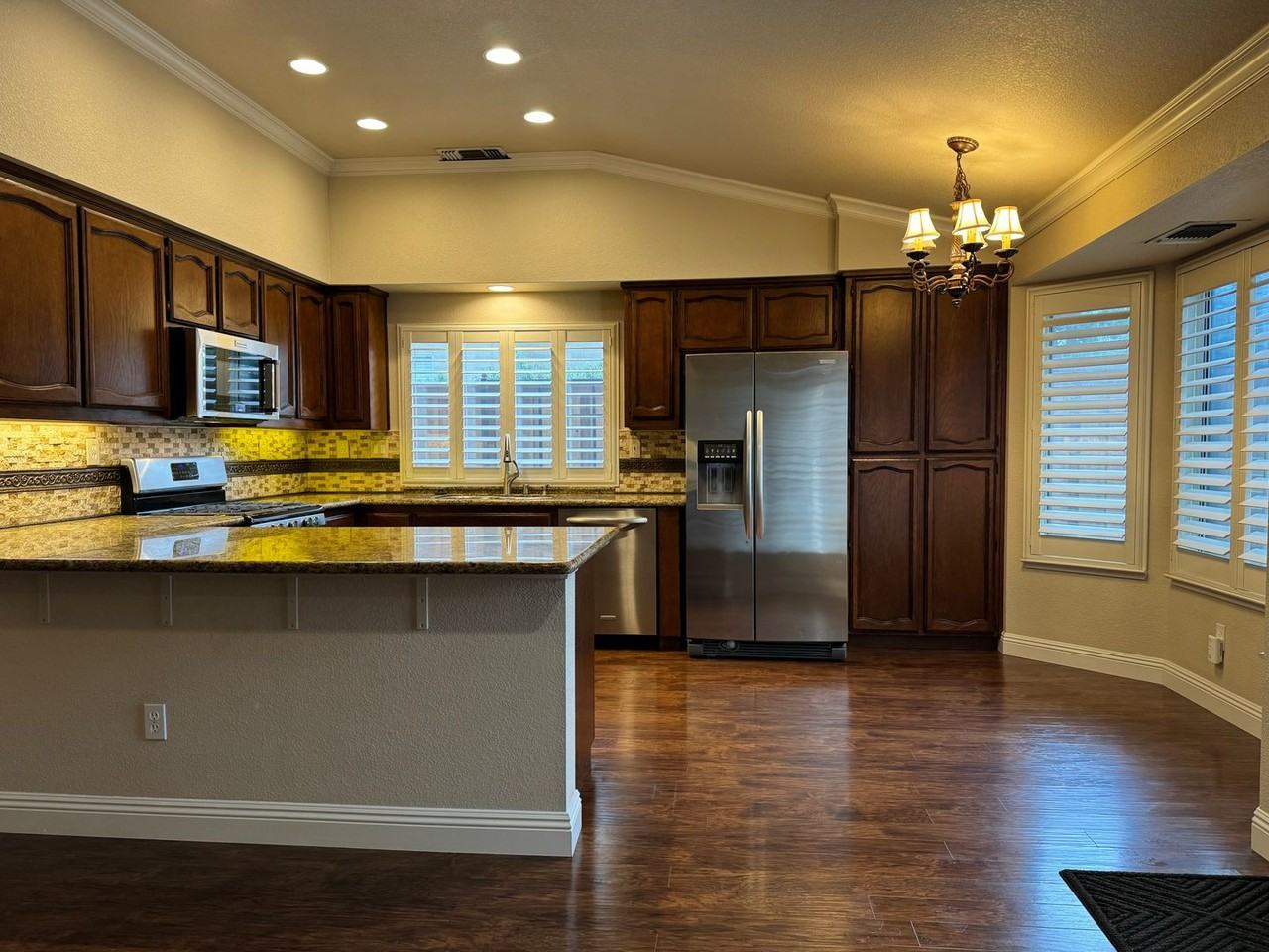 1068 Caragh St - Photo 7 of 20