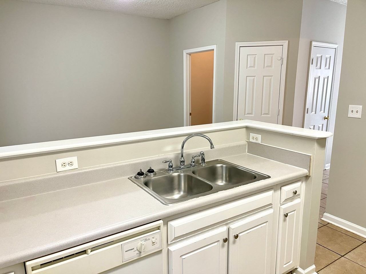 6688 Sunset Hills Blvd - Photo 7 of 22