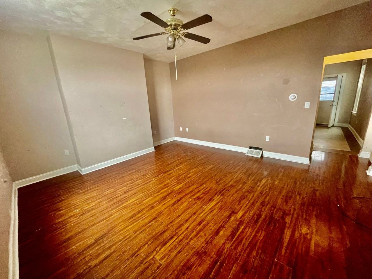 2302/2304 Baltic Street - Photo 2 of 22