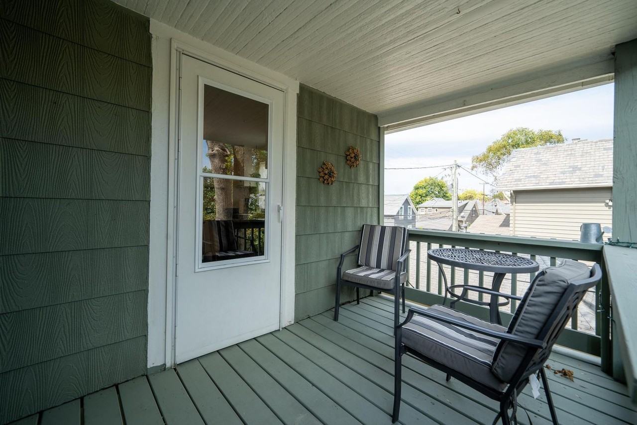 132 E Whittier St - Photo 3 of 36