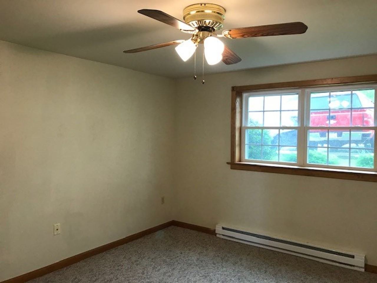 187 Spencer Ave - Photo 3 of 13