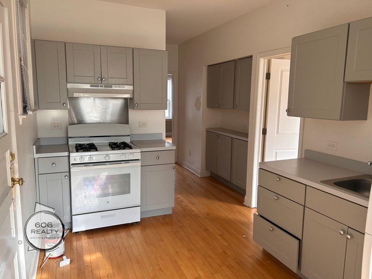 Wonderful Berwyn Apts for Rent! SPECIAL OFFER! - Photo 2 of 7