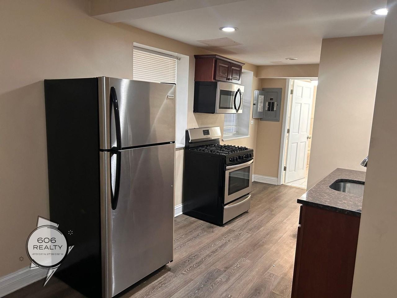 5105 5105 W. 21st 14 - Photo 3 of 13