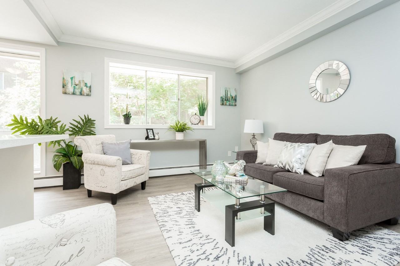 2194 King Street East - Photo 2 of 9