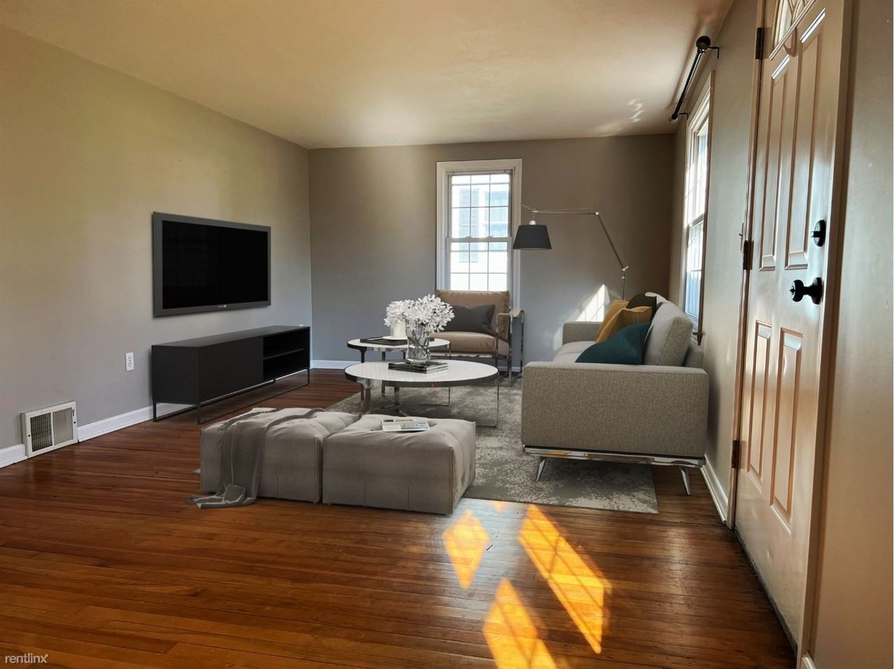 123 Circle Rd - Photo 2 of 28