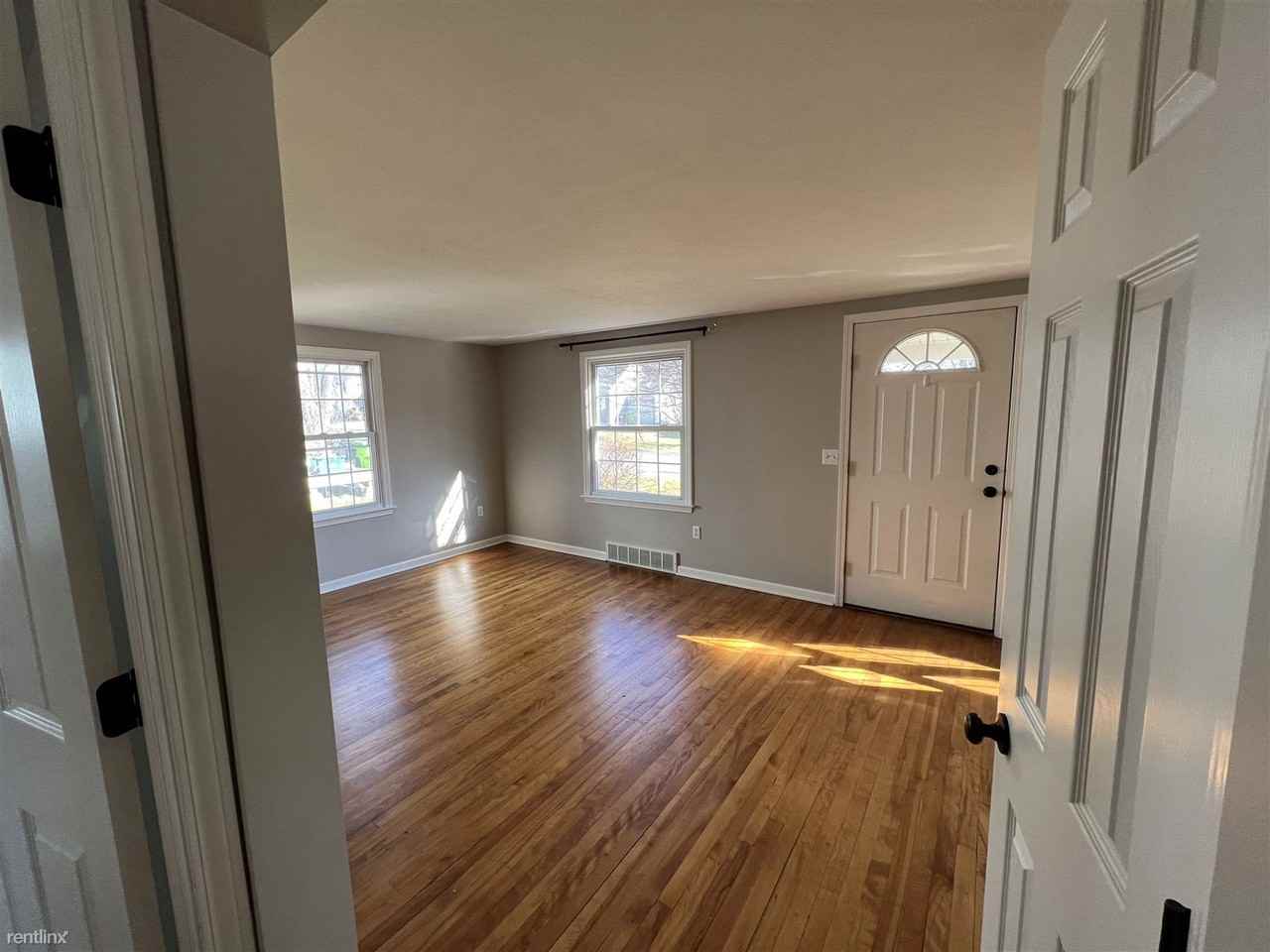 123 Circle Rd - Photo 3 of 28