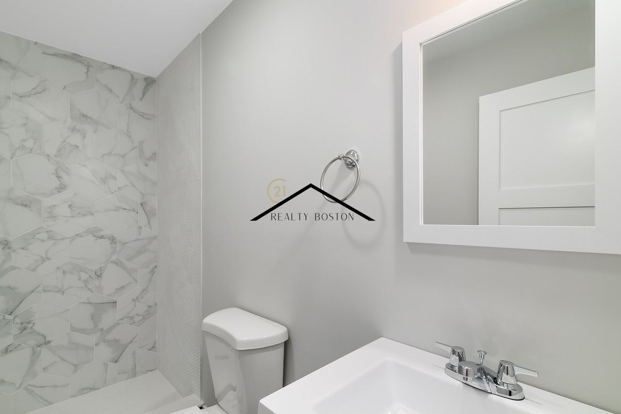 477 Meridian St #2 - Photo 4 of 7