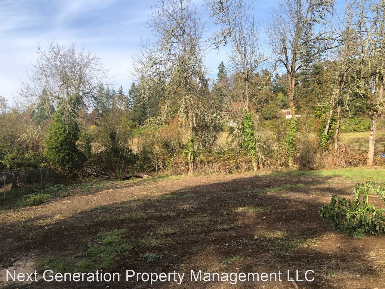 1397 Crest Dr - Photo 3 of 31