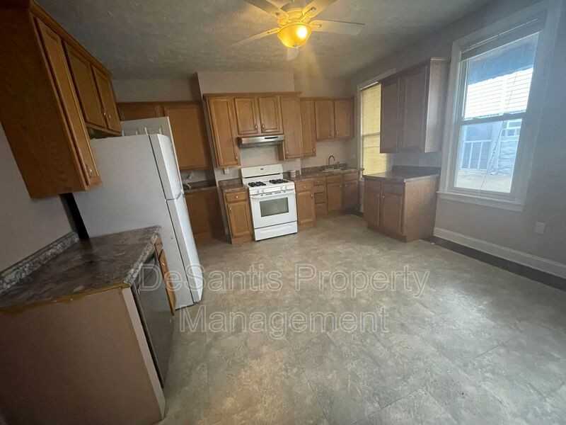 2302 Baltic Way - Photo 4 of 22