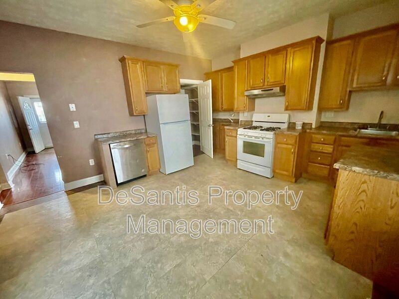 2302 Baltic Way - Photo 5 of 22